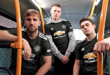 Manchester United có áo sân khách 20/21 màu âm bản
