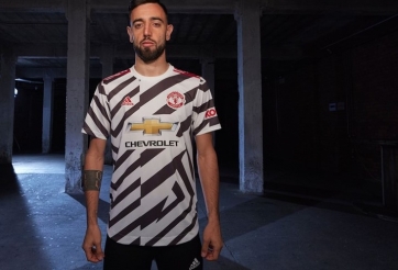 Man United gây sốt với áo đấu 'ngựa vằn'