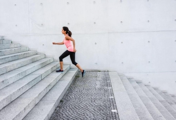 5 bài tập leo cầu thang đốt mỡ tốt nhất chỉ tốn 15 phút