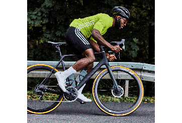 Adidas lần đầu tiên ra mắt giày đạp xe sau 15 năm