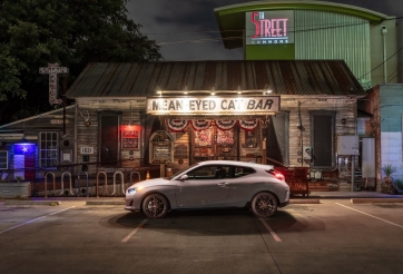 Hyundai công bố giá bán chính thức cho hatchback cá tính Veloster 2018