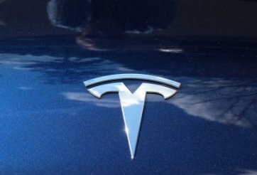 Elon Musk tiết lộ chiếc Tesla Model 3 mới giá 35.000 đô la