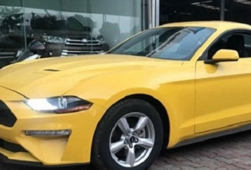 Giá 2 tỷ đồng, chiếc Ford Mustang 2018 vàng cập bến Việt Nam