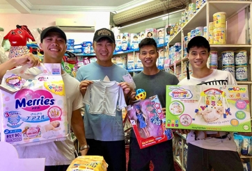 Công Phượng, Xuân Trường tặng quà cho Quế Ngọc Hải 