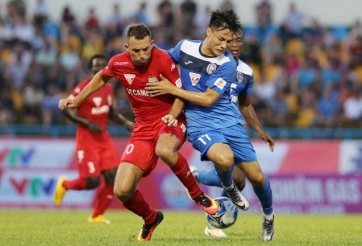 Bình Dương hòa Quảng Ninh và màn bẻ còi 'kinh điển' của trọng tài 