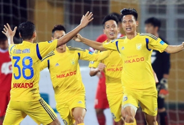 Nam Định ở lại với V-League sau loạt penalty cân não