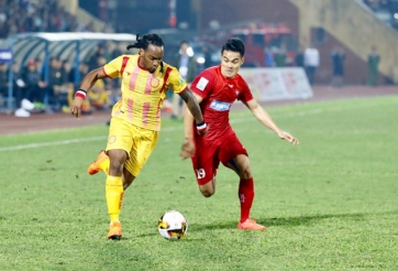 Đánh bại Nam Định trên sân nhà, TPHCM vững vàng ngôi đầu bảng