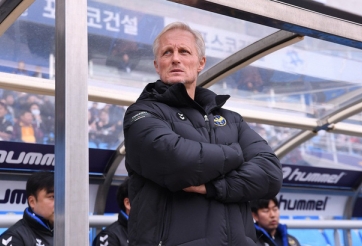 HLV Incheon: 'Công Phượng quá bất lợi về thể hình trước hậu vệ Hàn Quốc'