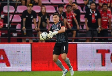 Thua trên sân nhà, Văn Lâm và Muangthong rơi xuống đáy BXH