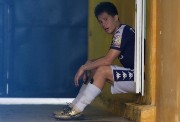 Đình Trọng được các HLV bảo vệ dù phải nhận thẻ đỏ trực tiếp