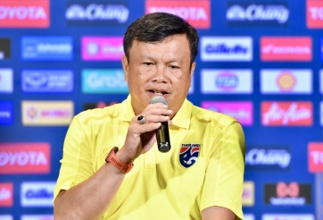 HLV Sirisak đưa ra 'tối hậu thư' cho các cầu thủ Thái Lan