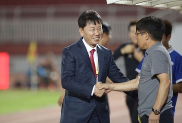 HLV Chung Hae-seong đáp trả nhận định 'không thể vô địch' của bầu Đức