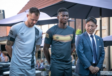 Công Phượng vắng mặt trong buổi ra mắt áo đấu của Sint-Truiden