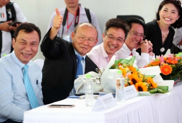 HLV Park Hang-seo vui vẻ dự lễ khai giảng học viện Juventus Việt Nam