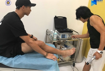 HLV Park Hang-seo ân cần đến thăm Đoàn Văn Hậu