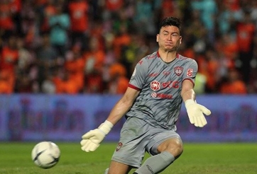 Văn Lâm 2 lần thủng lưới, Muangthong bị ngắt mạch bất bại