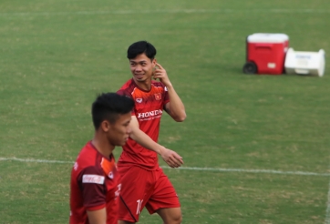 Lực lượng cảnh sát cơ động vây kín buổi tập của ĐT Việt Nam