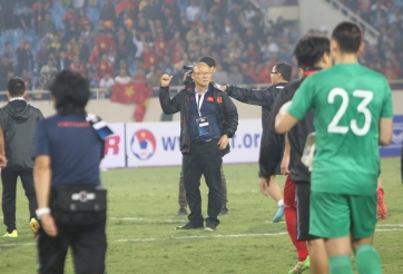 VIDEO: Những hình ảnh không có trên TV về 4 phút bù giờ căng thẳng của ông Park