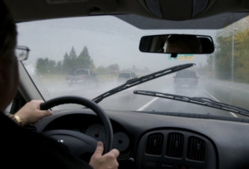 Thời tiết 6/4 mưa lớn, ô tô, xe máy chú ý lái xe an toàn