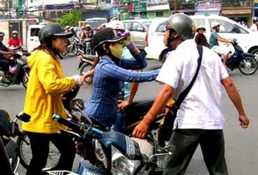 Tấm gương ứng xử văn minh khi va chạm giao thông