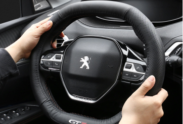 Có nên bọc vô lăng ô tô? Bọc vô lăng ô tô cần lưu ý điều gì?