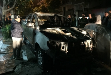 Xe Ford Ranger bốc cháy trong đêm - mới lưu hành được 9 tháng!