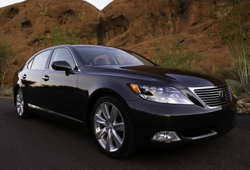 Lý giải vì sao ắc quy xe hybrid có giá hơn 300 triệu đồng