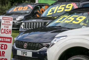 Thị trường xe: xe cũ đắt hơn xe mới hàng trăm triệu đồng