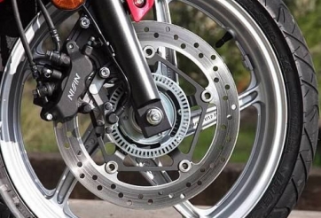 Hàng loạt công nghệ tiện ích thông minh được trang bị trên xe máy