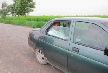 Ông Kim Jong-un đi thị sát bằng xe cũ của Nga