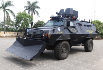 Chùm ảnh: xe 'khủng long' bọc thép của Cảnh sát cơ động Việt Nam