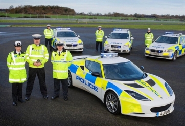 Đã mắt ngắm loạt siêu xe được trang bị cho cảnh sát các nước