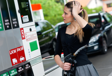 Cách xử lý khi đổ nhầm nhiên liệu vào xe ô tô