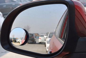 Điểm danh 6 món đồ hữu ích cần có trên ô tô