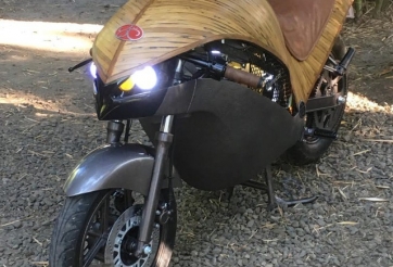 Thú vị chiếc moto chạy điện được làm bằng tre