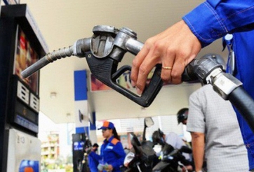 Giá xăng tăng nhẹ sau 2 tháng bình ổn