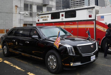 Siêu xe limousine của Tổng thống Mỹ Donald Trump lần đầu lăn bánh