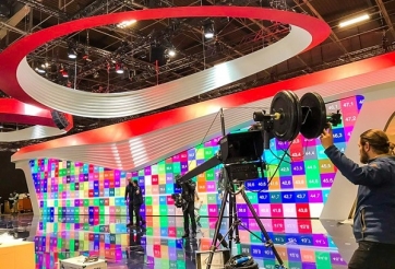 Lộ diện sân khấu bí ẩn cho màn ra mắt xe VinFast