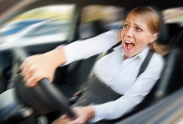 Video: Phải làm gì khi ô tô bị kẹt chân ga?