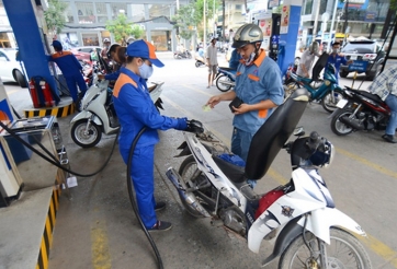 Giá xăng giảm xuống mức kỷ lục từ ngày 21/12