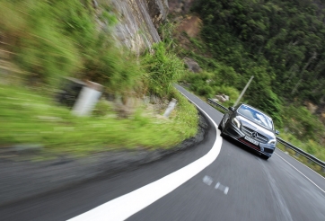 Nên làm gì khi ô tô bị mất phanh?