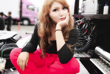 Chiêm ngưỡng nhan sắc nữ tài xế xe tải xinh đẹp nhất Nhật Bản