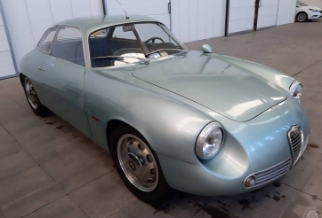 Siêu xe 'hàng hiếm' Alfa Romeo Giulietta SZ bị bỏ hoang tới... 35 năm