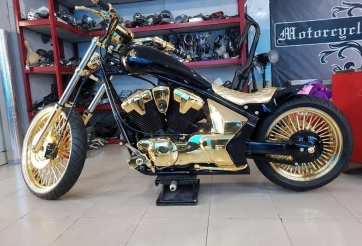 Video: Cận cảnh chiếc xe dát vàng tiền tỷ của 'đại gia vàng' Phúc XO