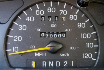 Kinh nghiệm mua xe cũ: Cách phát hiện xe bị tua ngược công tơ mét