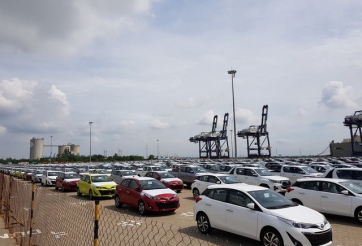 Đại lý xả hàng tồn, nhiều xe ô tô giảm giá cực sốc