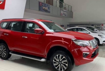 Ô tô giảm giá 'khủng', khách hàng cần 'tỉnh táo' khi mua 