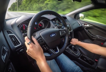 5 thói quen tai hại của tài xế khiến ô tô 'ăn xăng' vô tội vạ