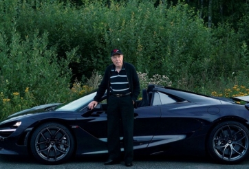 Cụ ông 78 tuổi 'đốn tim' giới trẻ khi cầm lái siêu xe McLaren