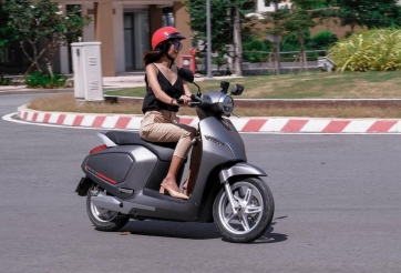 5 thói quen đi xe tay ga của chị em khiến xe nhanh 'tã' nhất